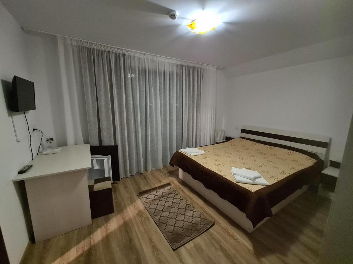 Candy Pensiune&Restaurant Dumbrava Roşie 外观 照片